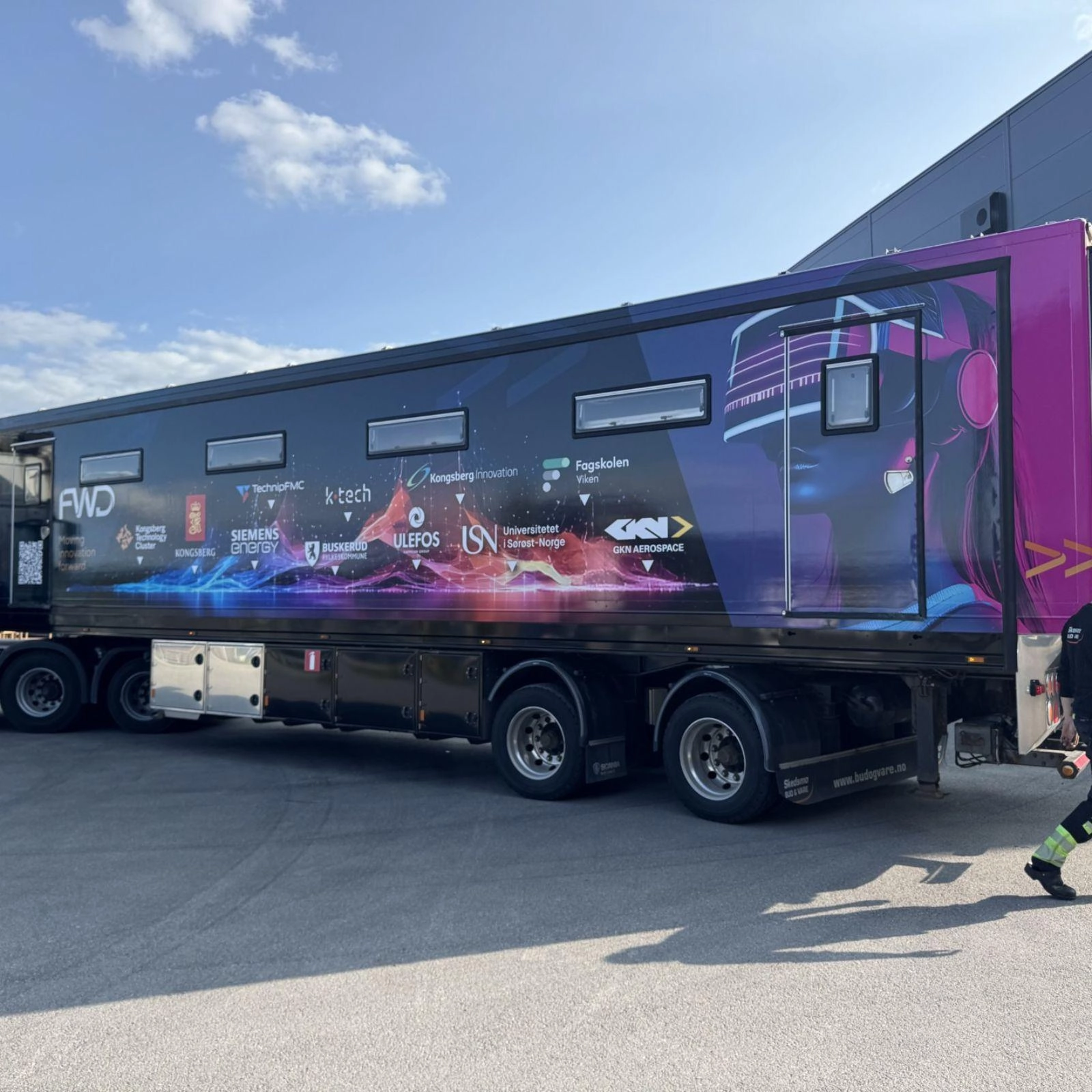 Teknologibussen på vei med digital kompetanse